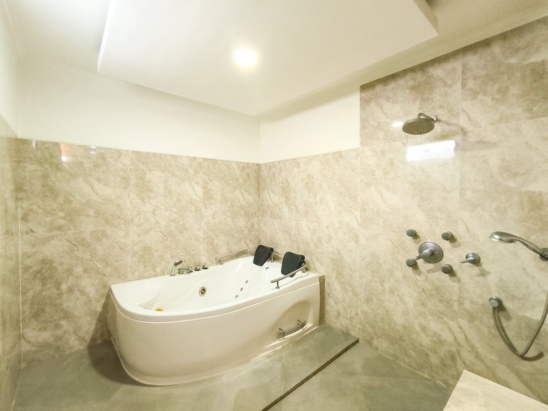 Rumah Mewah Dengan Pool Open Space Lokasi di Bintaro Sektor 8