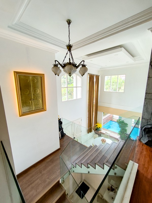 Rumah Mewah Dengan Pool Open Space Lokasi di Bintaro Sektor 8