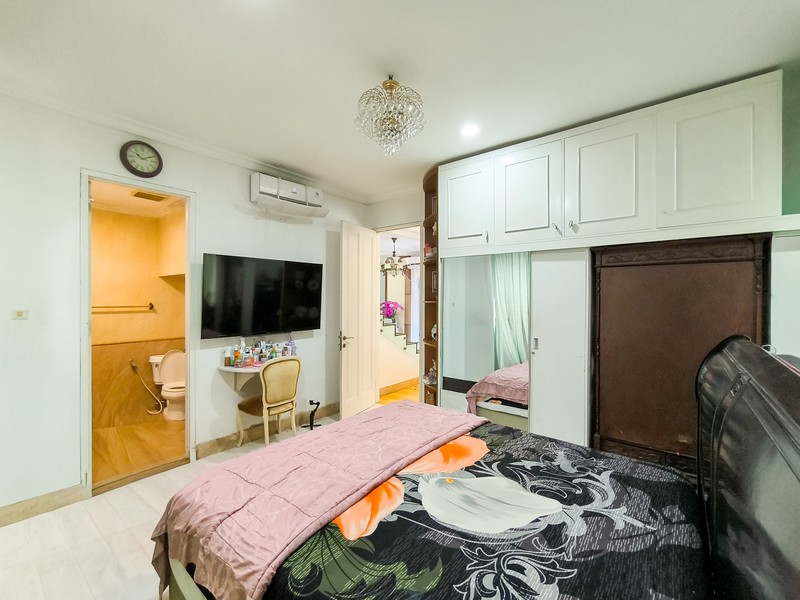 Rumah Mewah Dengan Pool Open Space Lokasi di Bintaro Sektor 8