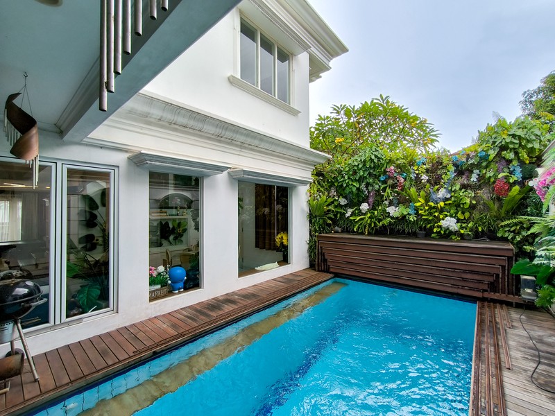 Rumah Mewah Dengan Pool Open Space Lokasi di Bintaro Sektor 8
