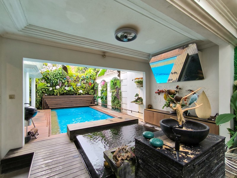 Rumah Mewah Dengan Pool Open Space Lokasi di Bintaro Sektor 8