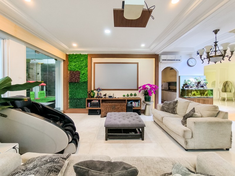 Rumah Mewah Dengan Pool Open Space Lokasi di Bintaro Sektor 8