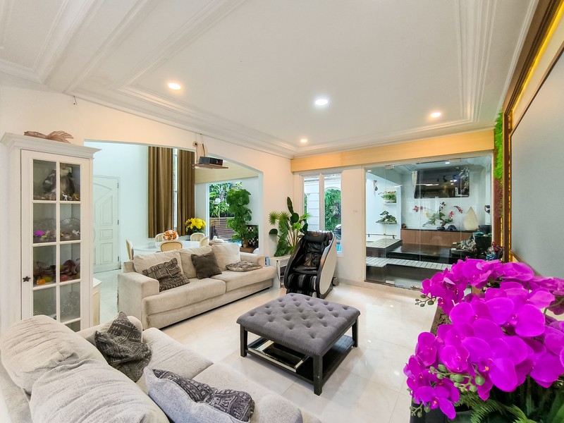 Rumah Mewah Dengan Pool Open Space Lokasi di Bintaro Sektor 8