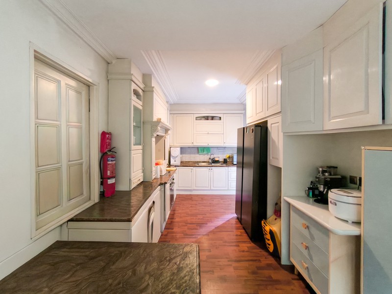 Rumah Mewah Dengan Pool Open Space Lokasi di Bintaro Sektor 8