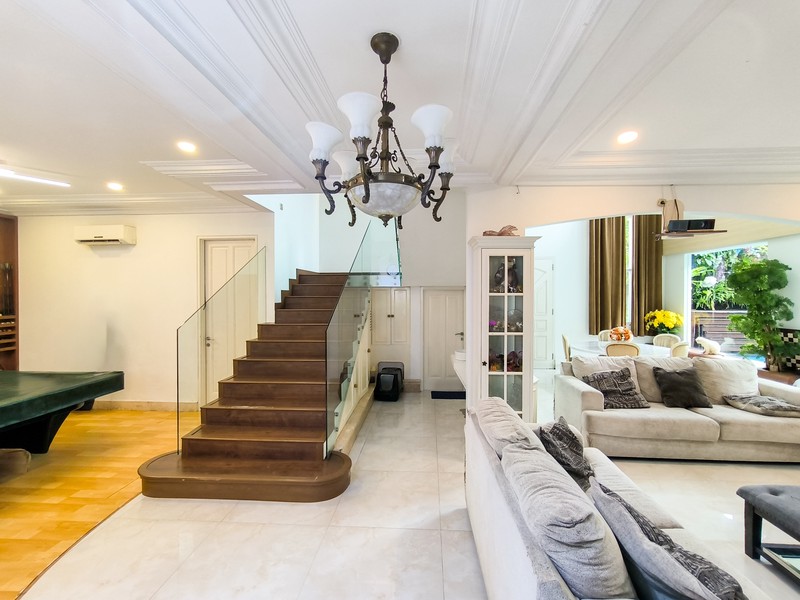 Rumah Mewah Dengan Pool Open Space Lokasi di Bintaro Sektor 8