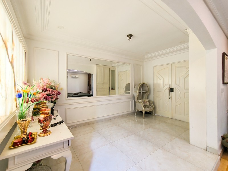 Rumah Mewah Dengan Pool Open Space Lokasi di Bintaro Sektor 8