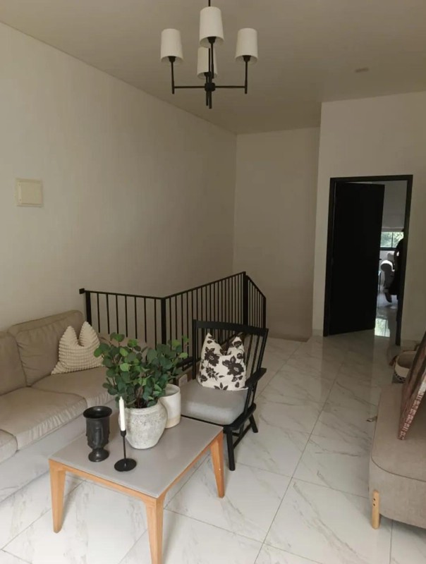 Flash Sale. Rumah cantik Neo Catalonia, BSD City