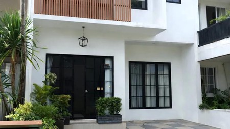 Flash Sale. Rumah cantik Neo Catalonia, BSD City