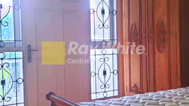 Rumah Mewah Full Furnished Kota Baru Parahyangan Bandung