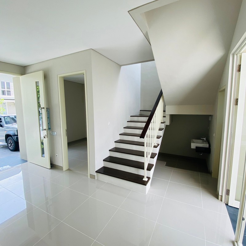 Dijual Rumah Greenlake Citraland Surabaya Barat Termurah