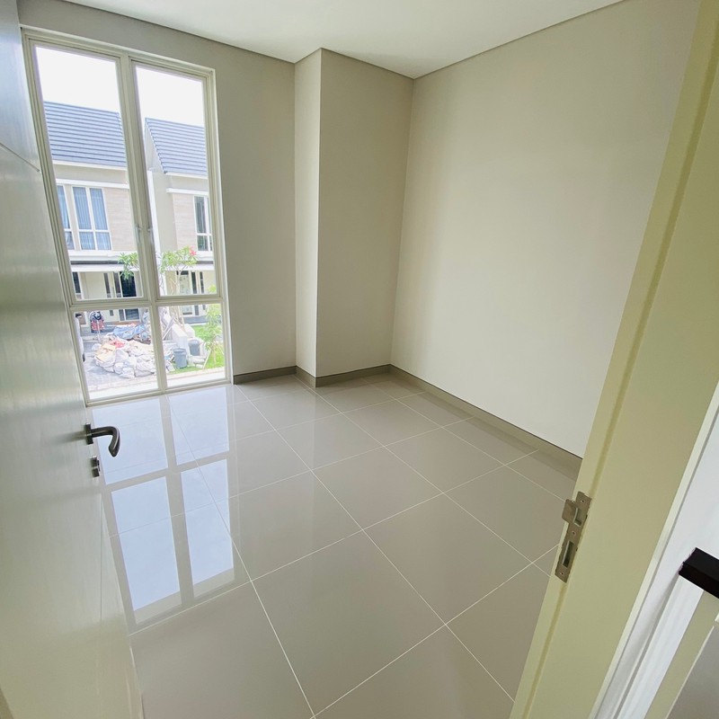 Dijual Rumah Greenlake Citraland Surabaya Barat Termurah