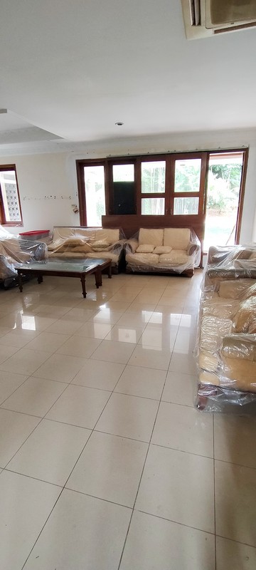 Rumah Nuansa Bali di Cluster Eksklusif Bintaro, Pesanggrahan, Jakarta Selatan, dengan Kolam Renang dan Lingkungan Nyaman