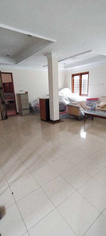 Rumah Nuansa Bali di Cluster Eksklusif Bintaro, Pesanggrahan, Jakarta Selatan, dengan Kolam Renang dan Lingkungan Nyaman