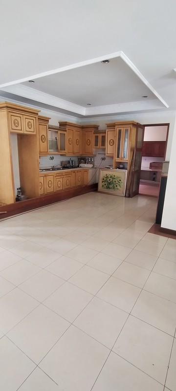 Rumah Nuansa Bali di Cluster Eksklusif Bintaro, Pesanggrahan, Jakarta Selatan, dengan Kolam Renang dan Lingkungan Nyaman