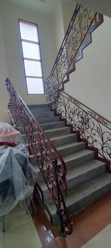 Rumah Nuansa Bali di Cluster Eksklusif Bintaro, Pesanggrahan, Jakarta Selatan, dengan Kolam Renang dan Lingkungan Nyaman