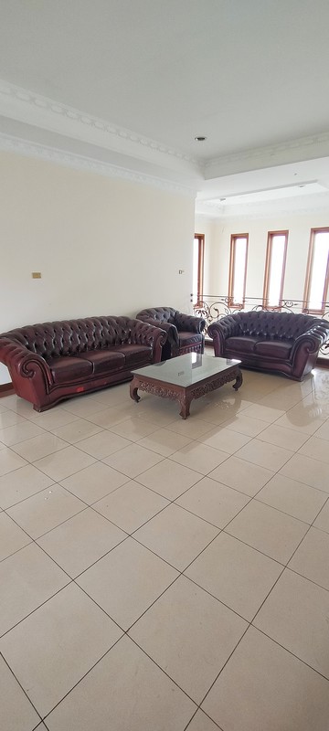 Rumah Nuansa Bali di Cluster Eksklusif Bintaro, Pesanggrahan, Jakarta Selatan, dengan Kolam Renang dan Lingkungan Nyaman