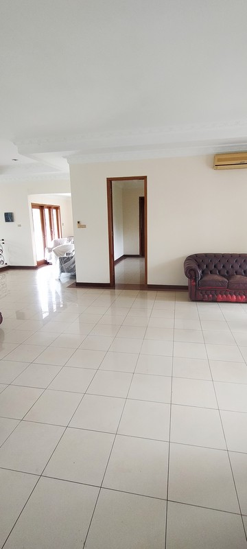 Rumah Nuansa Bali di Cluster Eksklusif Bintaro, Pesanggrahan, Jakarta Selatan, dengan Kolam Renang dan Lingkungan Nyaman