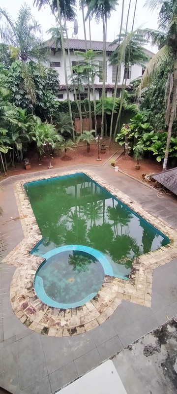 Rumah Nuansa Bali di Cluster Eksklusif Bintaro, Pesanggrahan, Jakarta Selatan, dengan Kolam Renang dan Lingkungan Nyaman