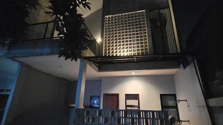 Best Deal. Rumah modern Taman Buaran Indah, Serua