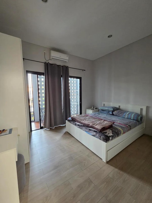 Best Deal. Rumah modern Taman Buaran Indah, Serua