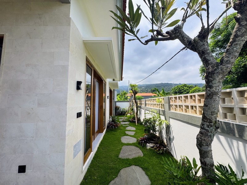 BRAND NEW PRIVATE POOL VILLA IN LOVINA