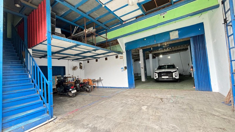 Gudang Atap Tinggi 3 Lantai di Cijantung Pasar Rebo Jakarta TImur