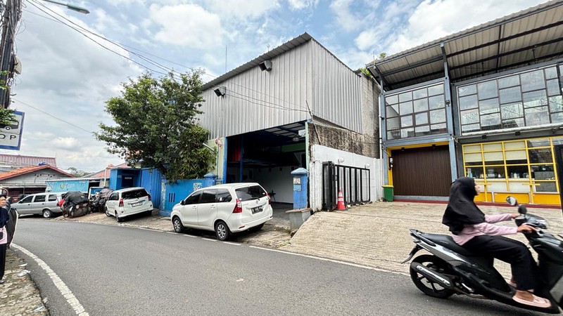 Gudang Atap Tinggi 3 Lantai di Cijantung Pasar Rebo Jakarta TImur