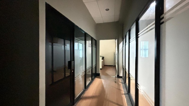 Gudang Atap Tinggi 3 Lantai di Cijantung Pasar Rebo Jakarta TImur