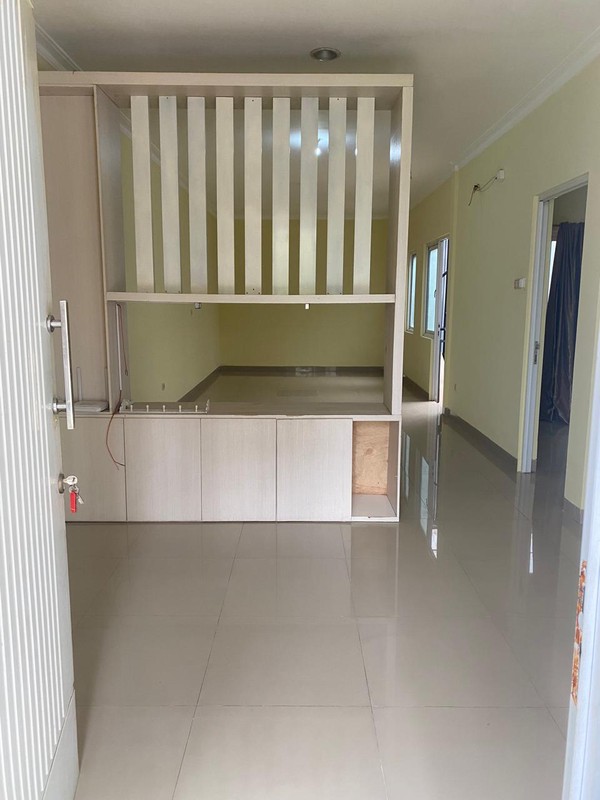 Rumah Cantik 2 Lantai di Kota Wisata 