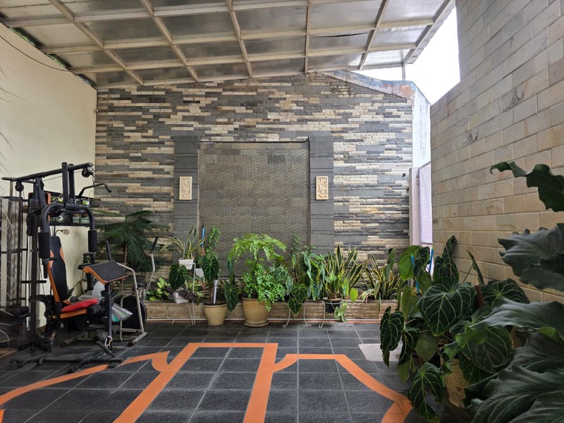 Rumah dengan Kolam Renang di Sayap Pahlawan Bandung