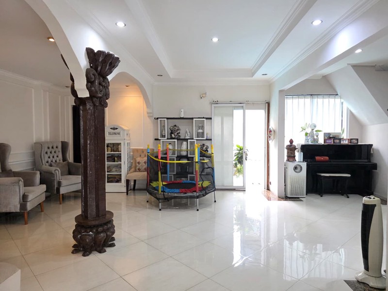 Rumah dengan Kolam Renang di Sayap Pahlawan Bandung