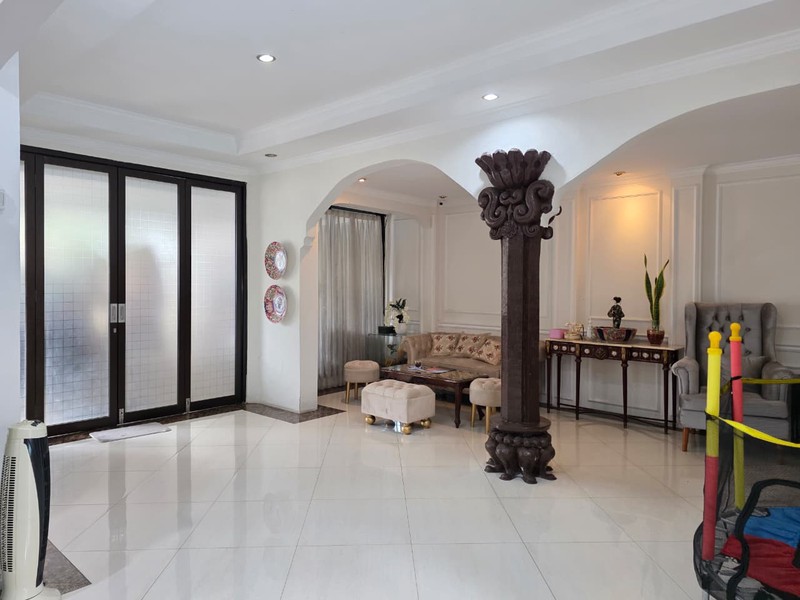 Rumah dengan Kolam Renang di Sayap Pahlawan Bandung