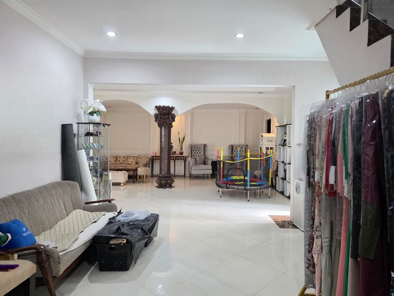 Rumah dengan Kolam Renang di Sayap Pahlawan Bandung