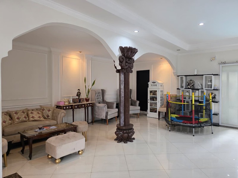 Rumah dengan Kolam Renang di Sayap Pahlawan Bandung