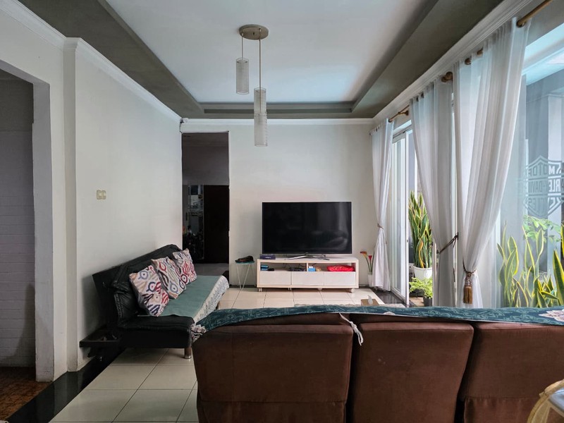 Rumah dengan Kolam Renang di Sayap Pahlawan Bandung