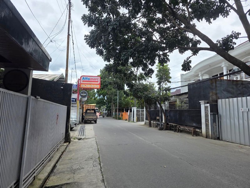 Rumah dengan Kolam Renang di Sayap Pahlawan Bandung