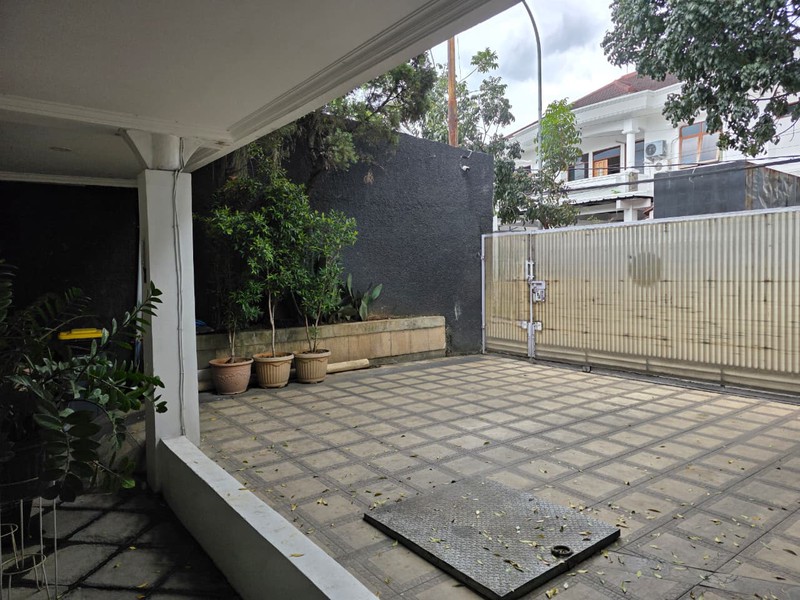 Rumah dengan Kolam Renang di Sayap Pahlawan Bandung