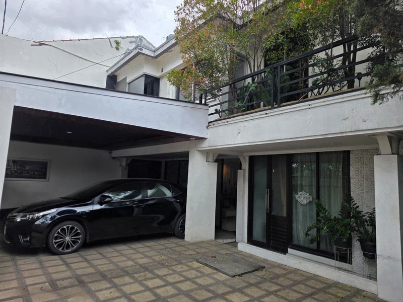 Rumah dengan Kolam Renang di Sayap Pahlawan Bandung