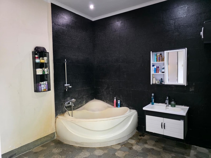 Rumah dengan Kolam Renang di Sayap Pahlawan Bandung