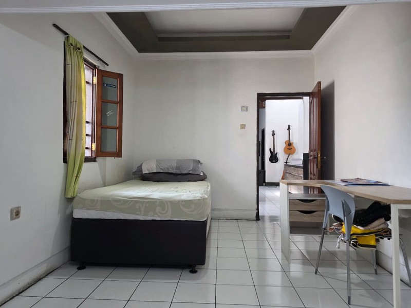 Rumah dengan Kolam Renang di Sayap Pahlawan Bandung