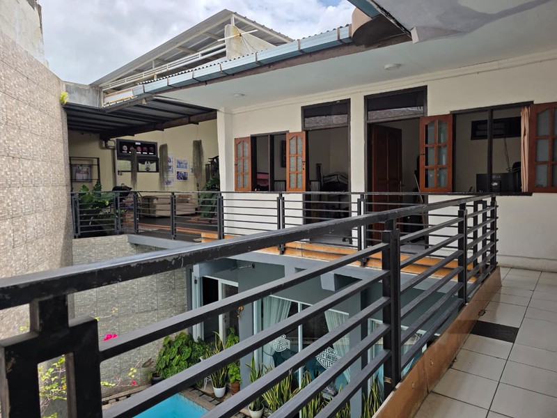 Rumah dengan Kolam Renang di Sayap Pahlawan Bandung