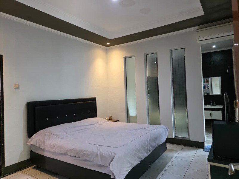 Rumah dengan Kolam Renang di Sayap Pahlawan Bandung