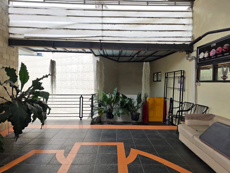 Rumah dengan Kolam Renang di Sayap Pahlawan Bandung