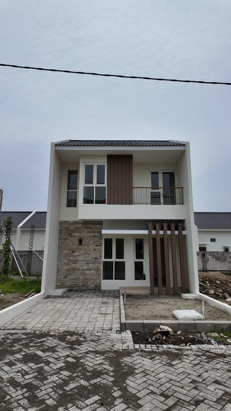 500 jutaan sudah dapat rumah 2 lantai dekat Surabaya