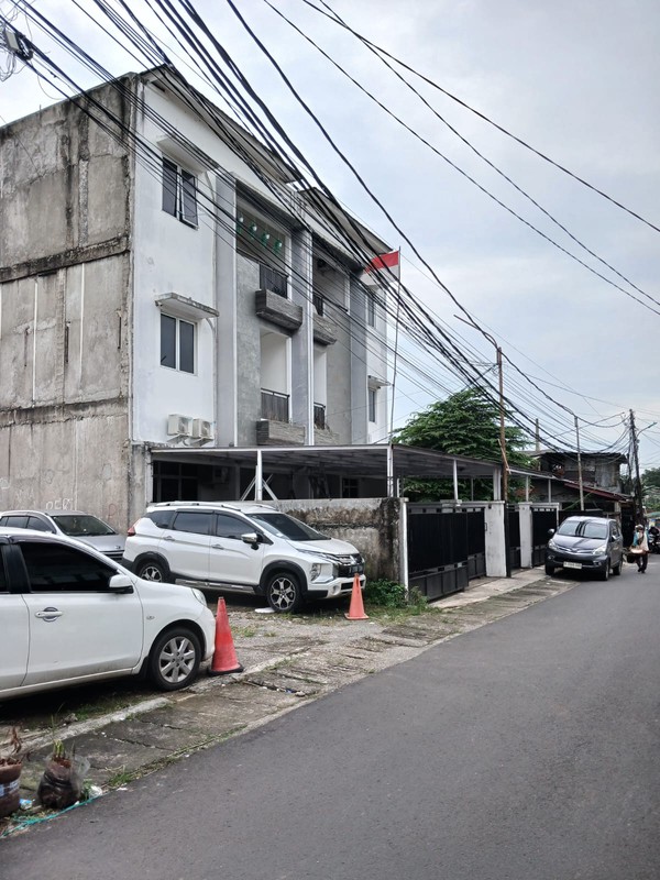 Dijual 2 Townhouse Dan 3 Kavling Lokasi Strategis Di Dekat Tarakanita, Jakarta Selatan
