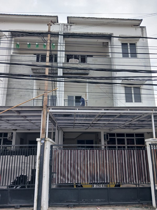 Dijual 2 Townhouse Dan 3 Kavling Lokasi Strategis Di Dekat Tarakanita, Jakarta Selatan