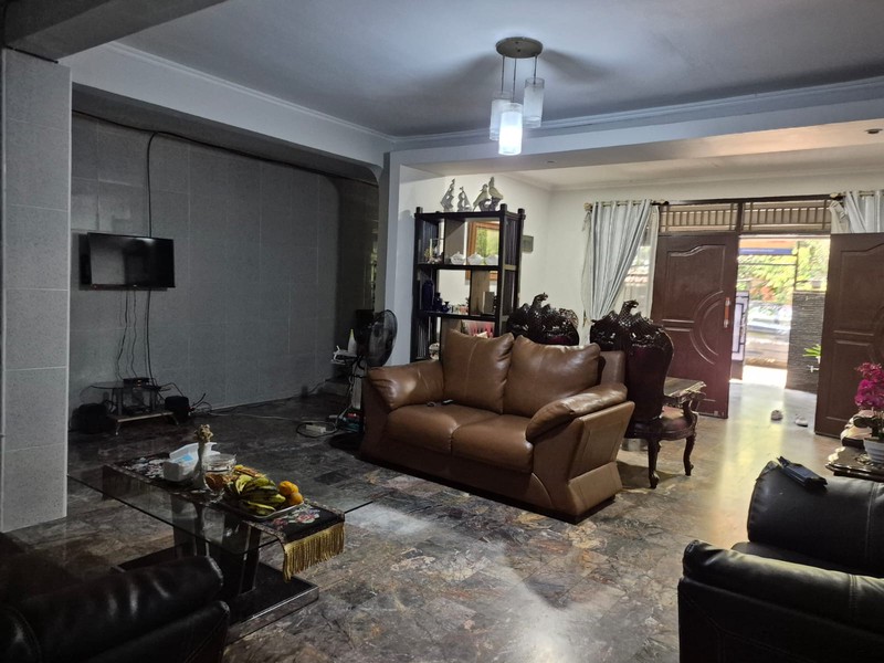 Dijual Rumah Kayu Putih Utara