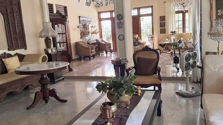 Rumah Bagus dengan Nuansa Semi Klasik di Tomang, Grogol Petamburan, Jakarta Barat