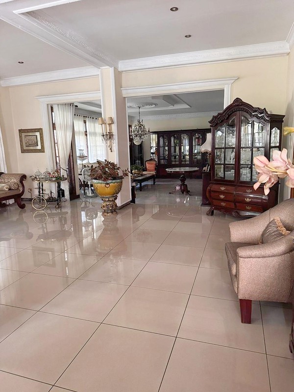 Rumah Bagus dengan Nuansa Semi Klasik di Tomang, Grogol Petamburan, Jakarta Barat