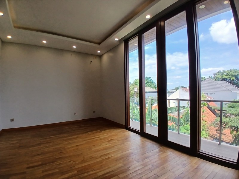 Dijual  Rumah Luxurios Brand New di Lokasi Strategis Jagakarsa, Jakarta Selatan 